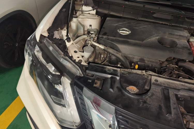 Used Nissan X-Trail 2017 2.0L CVT Comfort Edition 2WD Engine Bay Right
