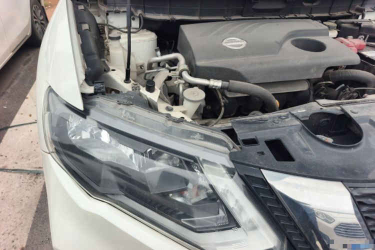 Used Nissan X-Trail 2017 2.0L CVT Comfort Edition 2WD Engine Bay Right