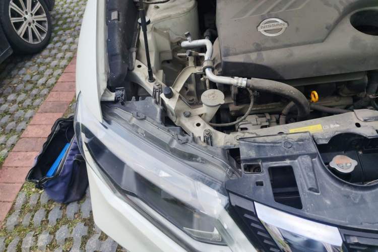 Used Nissan X-Trail 2017 2.0L CVT Comfort Edition 2WD Engine Bay Right