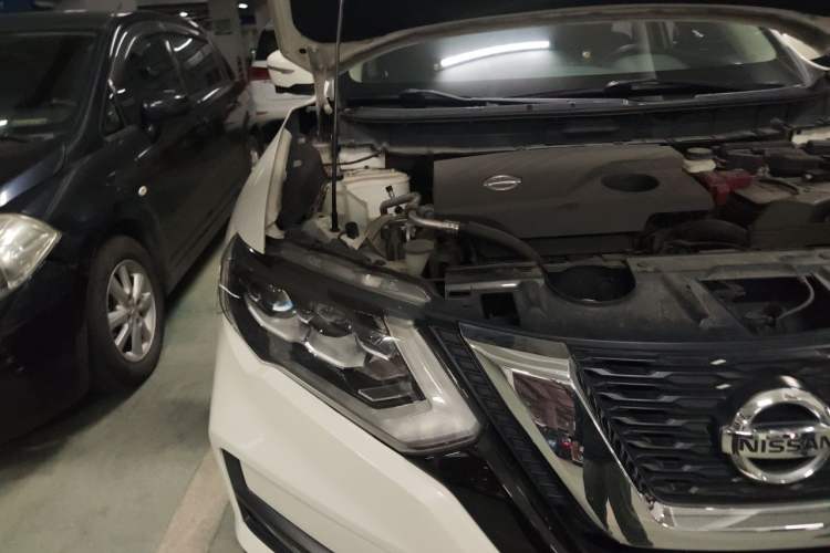 Used Nissan X-Trail 2017 2.0L CVT Comfort Edition 2WD Engine Bay Right
