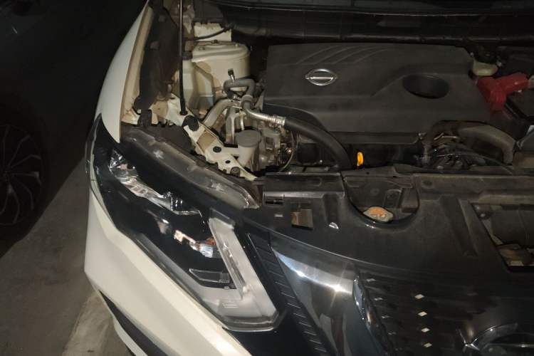 Used Nissan X-Trail 2017 2.0L CVT Smart Enjoyment Version 2WD Engine Bay Right