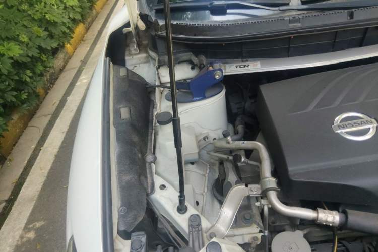 Used Nissan X-Trail 2017 2.0L CVT Comfort Edition 2WD Engine Bay Right