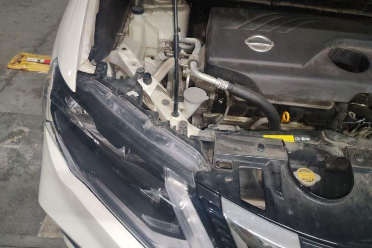 Used Nissan X-Trail 2017 2.0L CVT Comfort Edition 2WD Engine Bay Right