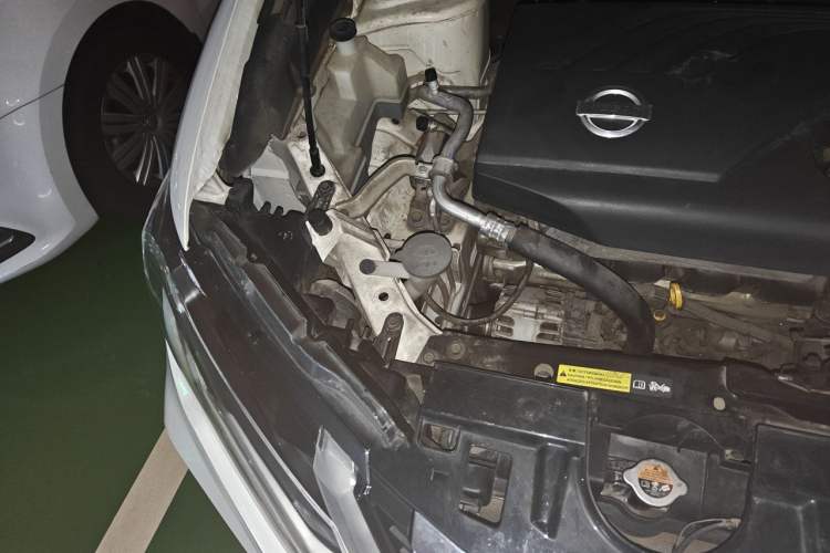 Used Nissan X-Trail 2017 2.0L CVT Comfort Edition 2WD Engine Bay Right