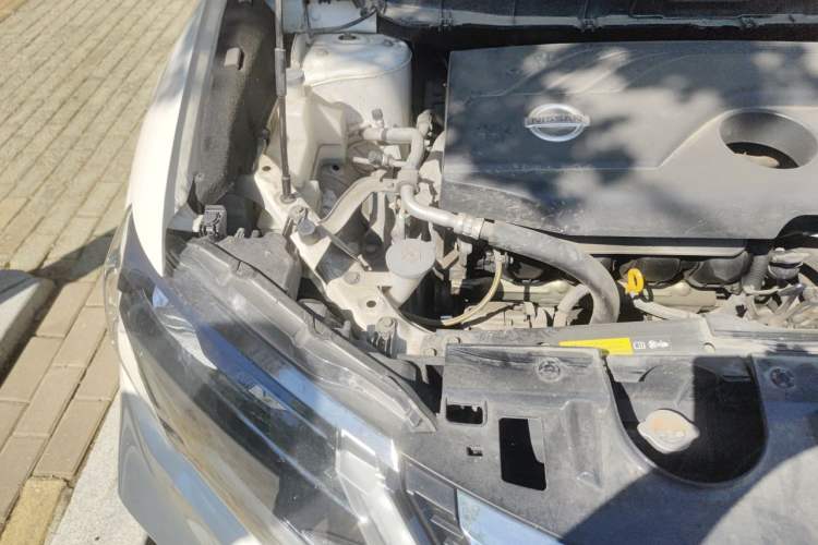 Used Nissan X-Trail 2017 2.0L CVT Comfort Edition 2WD Engine Bay Right