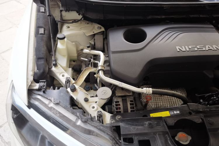 Used Nissan X-Trail 2017 2.5L CVT 7-Seater Leading Edition 4WD Engine Bay Right