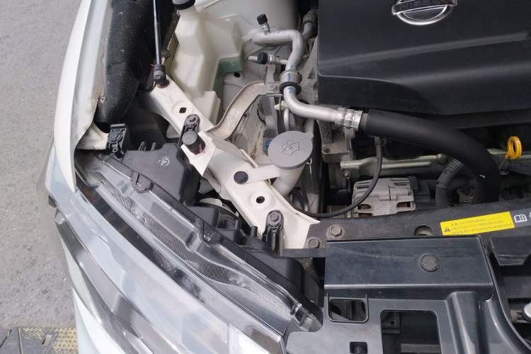 Used Nissan X-Trail 2017 2.0L CVT Comfort Edition 2WD Engine Bay Right