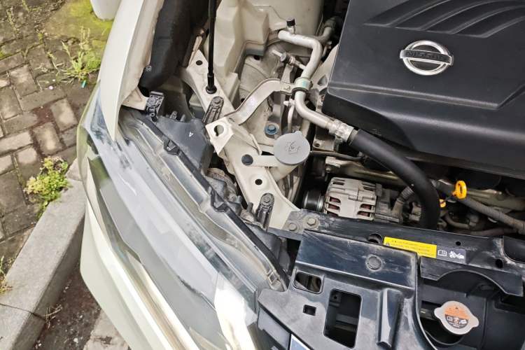 Used Nissan X-Trail 2017 2.0L CVT Comfort Edition 2WD Engine Bay Right