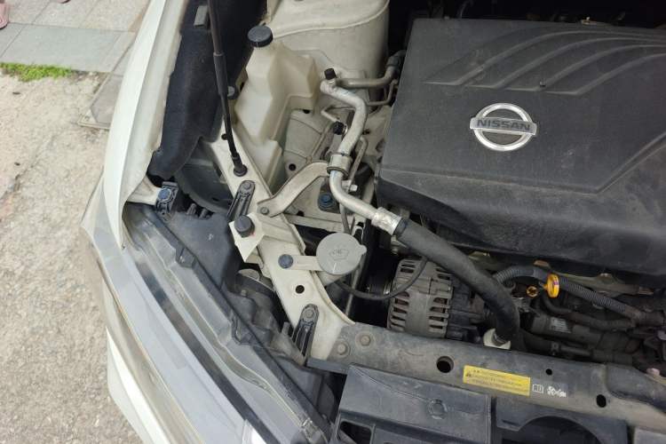 Used Nissan X-Trail 2017 2.0L CVT Comfort Edition 2WD Engine Bay Right
