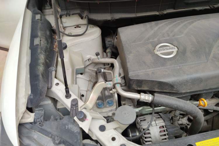 Used Nissan X-Trail 2017 2.0L CVT Comfort Edition 2WD Engine Bay Right