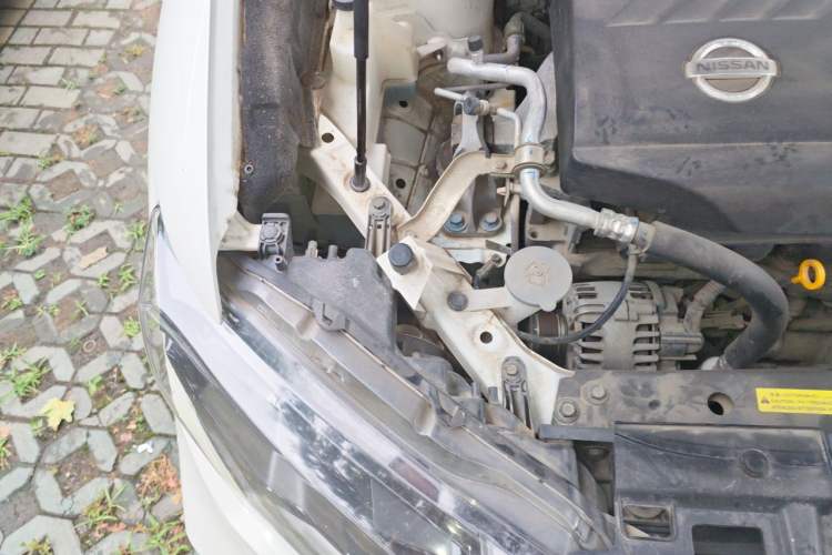 Used Nissan X-Trail 2017 2.0L CVT Smart Enjoyment Version 2WD Engine Bay Right