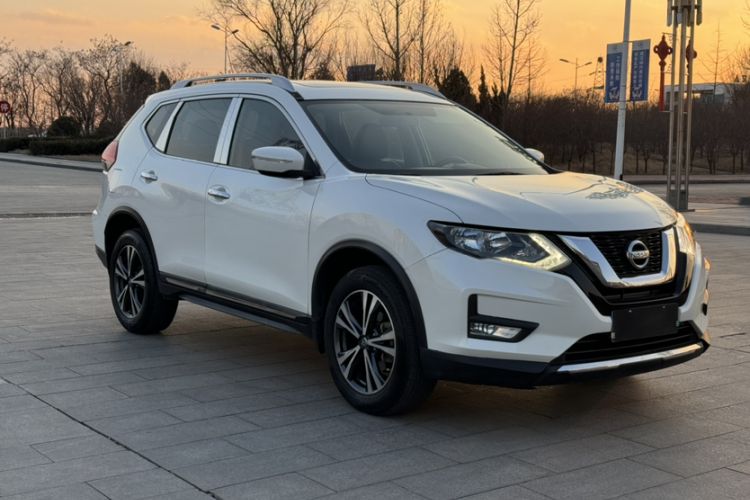 Used Nissan X-Trail 2017 2.5L CVT Leading Edition 4WD Exterior 1