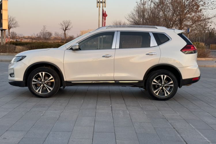 Used Nissan X-Trail 2017 2.5L CVT Leading Edition 4WD Exterior 2