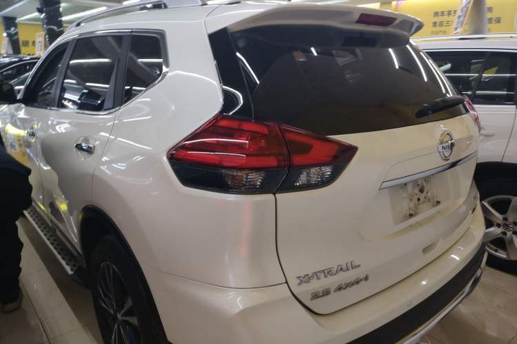 Used Nissan X-Trail 2017 2.5L CVT Leading Edition 4WD Exterior 3