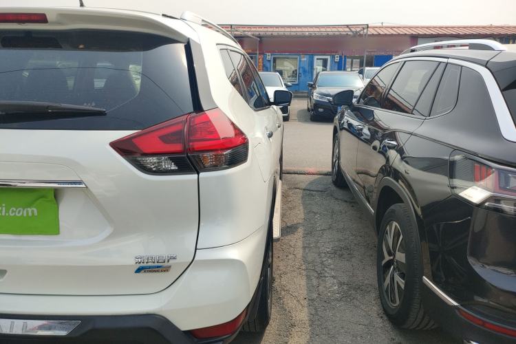 Used Nissan X-Trail 2017 2.5L CVT Luxury Edition 4WD Exterior 3