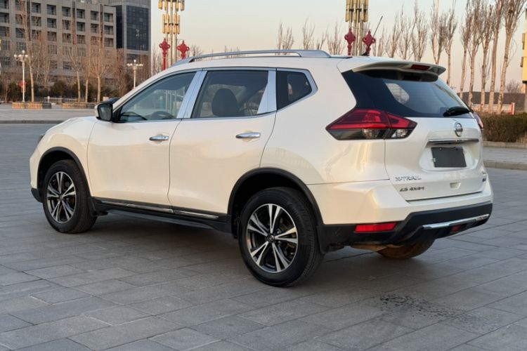 Used Nissan X-Trail 2017 2.5L CVT Leading Edition 4WD Exterior 3