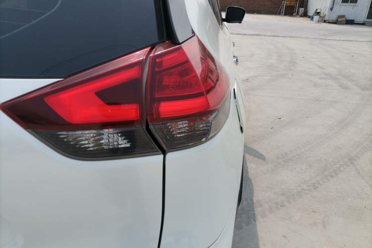 Used Nissan X-Trail 2017 2.0L CVT Comfort Edition 2WD Exterior 3