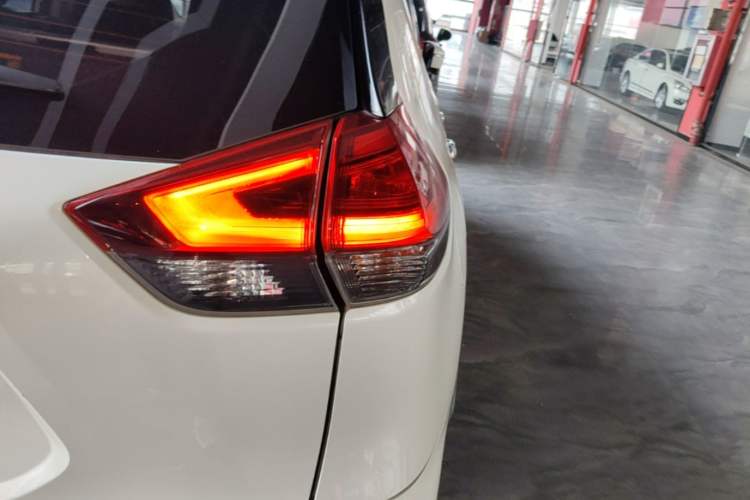 Used Nissan X-Trail 2017 2.0L CVT Comfort Edition 2WD Exterior 3