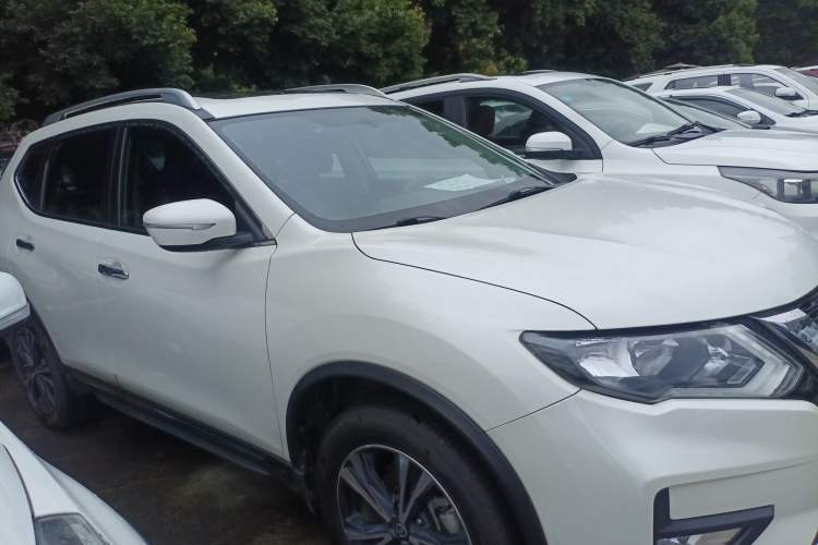 Used Nissan X-Trail 2017 2.5L CVT Leading Edition 4WD Exterior 3