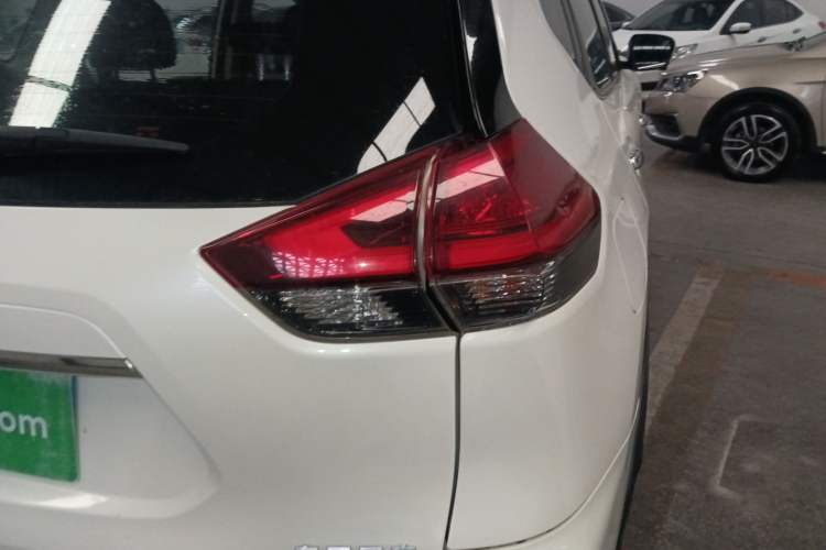 Used Nissan X-Trail 2017 2.0L CVT Comfort Edition 2WD Exterior 3