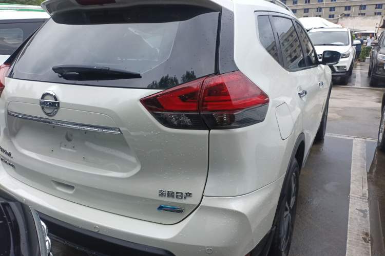 Used Nissan X-Trail 2017 2.5L CVT Leading Edition 4WD Exterior 4