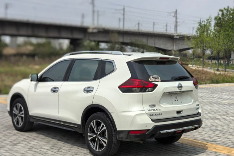 Used Nissan X-Trail 2017 2.5L CVT Luxury Edition 4WD Exterior 5
