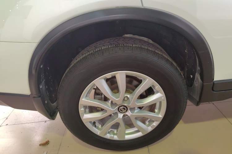 Used Nissan X-Trail 2017 2.0L CVT Fashion Edition 2WD Exterior 5