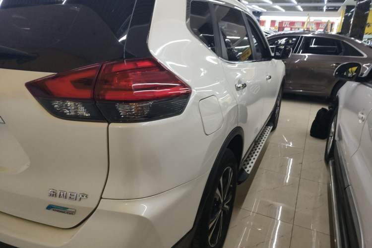 Used Nissan X-Trail 2017 2.5L CVT Leading Edition 4WD Exterior 6