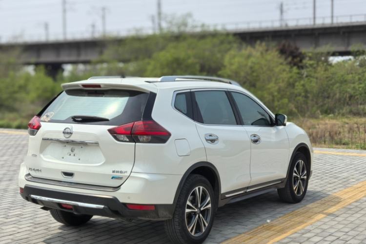 Used Nissan X-Trail 2017 2.5L CVT Luxury Edition 4WD Exterior 6