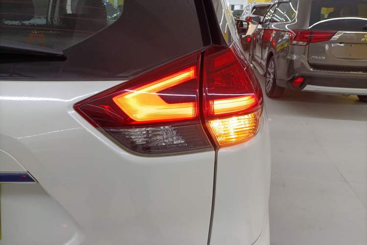 Used Nissan X-Trail 2017 2.0L CVT Comfort Edition 2WD Exterior 6