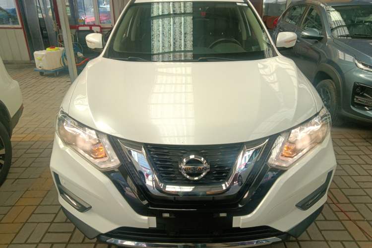 Used Nissan X-Trail 2017 2.5L CVT Luxury Edition 4WD Front
