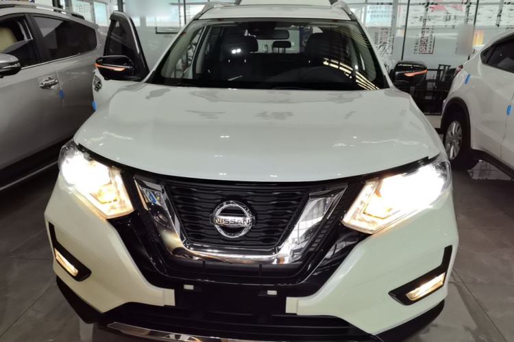 Used Nissan X-Trail 2017 2.5L CVT Luxury Edition 4WD Front