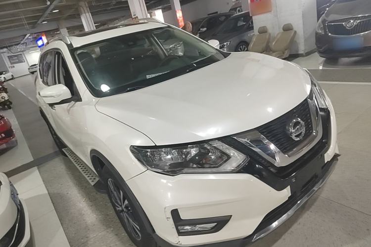 Used Nissan X-Trail 2017 2.5L CVT Luxury Edition 4WD Front Right 45 Deg