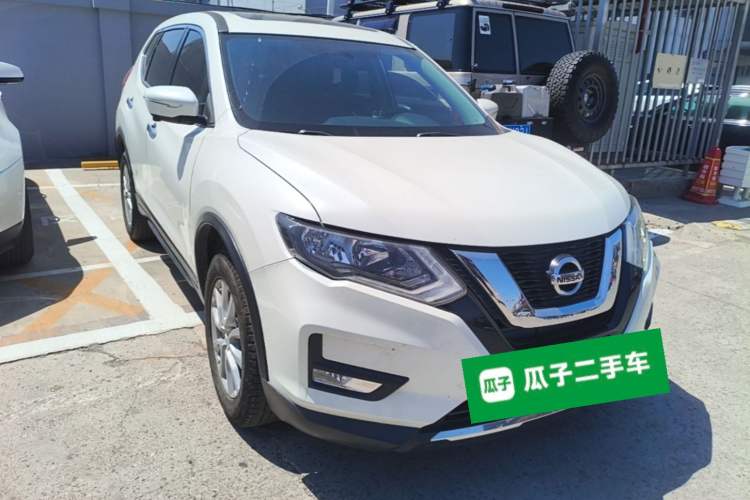 Used Nissan X-Trail 2017 2.0L CVT Comfort Edition 2WD Front Right 45 Deg