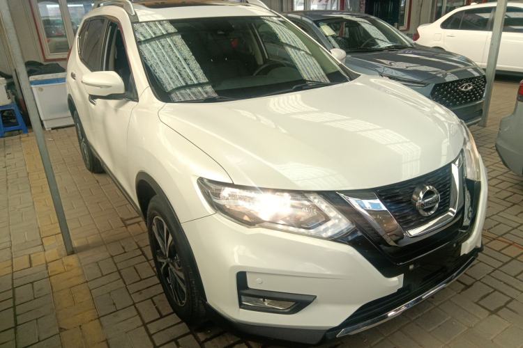 Used Nissan X-Trail 2017 2.5L CVT Luxury Edition 4WD Front Right 45 Deg