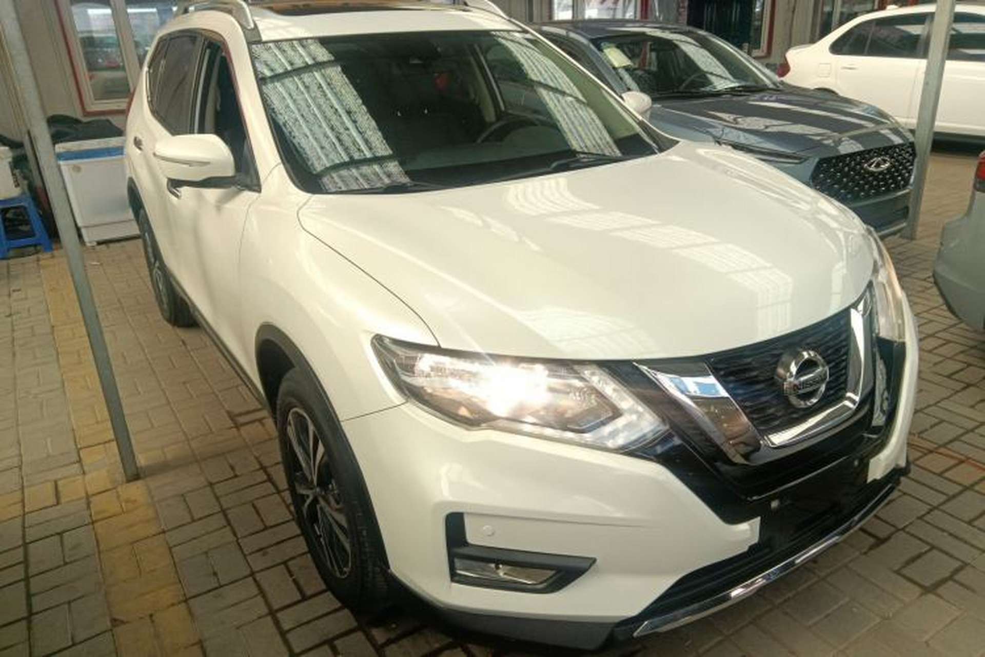 Used Nissan X-Trail 2017 2.5L CVT Luxury Edition 4WD Front Right 45 Deg