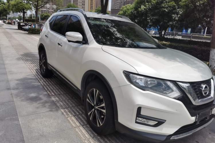 Used Nissan X-Trail 2017 2.5L CVT Luxury Edition 4WD Front Right 45 Deg