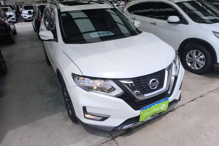 Used Nissan X-Trail 2017 2.5L CVT Luxury Edition 4WD Front Right 45 Deg