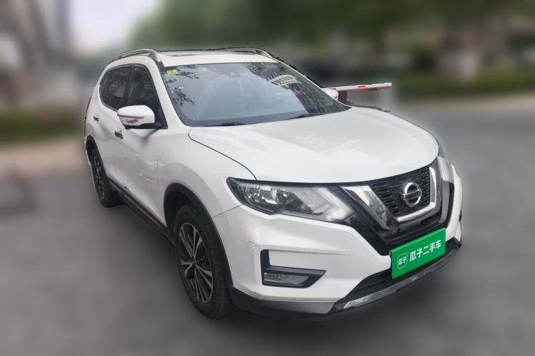 Used Nissan X-Trail 2017 2.5L CVT Luxury Edition 4WD Front Right 45 Deg