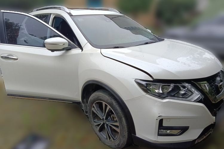 Used Nissan X-Trail 2017 2.5L CVT Luxury Edition 4WD Front Right 45 Deg