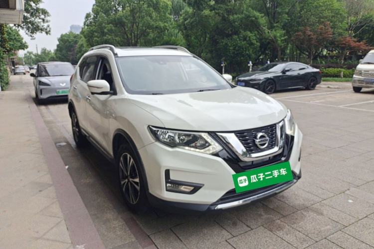 Used Nissan X-Trail 2017 2.5L CVT Luxury Edition 4WD Front Right 45 Deg
