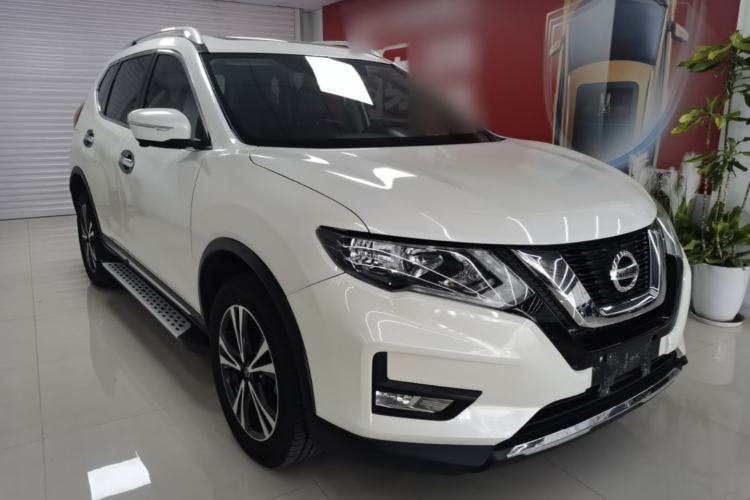 Used Nissan X-Trail 2017 2.5L CVT Luxury Edition 4WD Front Right 45 Deg