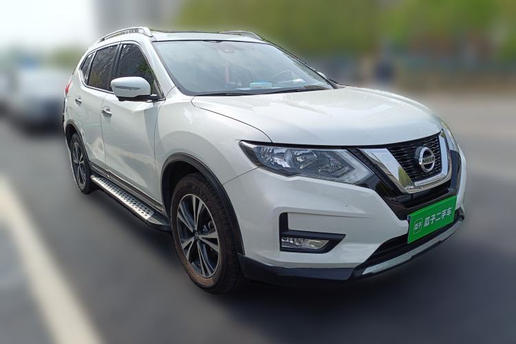 Used Nissan X-Trail 2017 2.5L CVT Luxury Edition 4WD Front Right 45 Deg