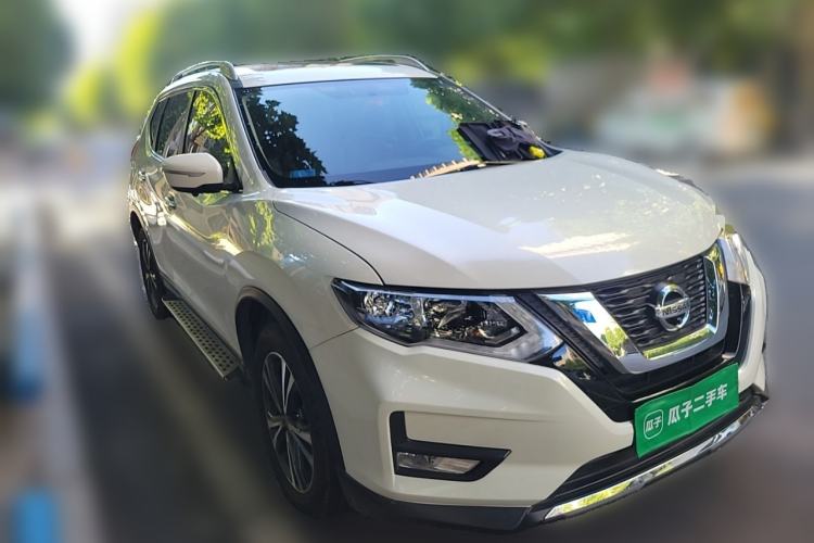 Used Nissan X-Trail 2017 2.5L CVT Leading Edition 4WD Front Right 45 Deg