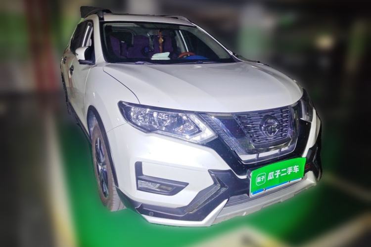 Used Nissan X-Trail 2017 2.5L CVT Leading Edition 4WD Front Right 45 Deg