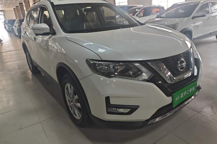 Used Nissan X-Trail 2017 2.0L CVT Comfort Edition 2WD Front Right 45 Deg