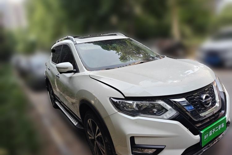 Used Nissan X-Trail 2017 2.5L CVT Luxury Edition 4WD Front Right 45 Deg