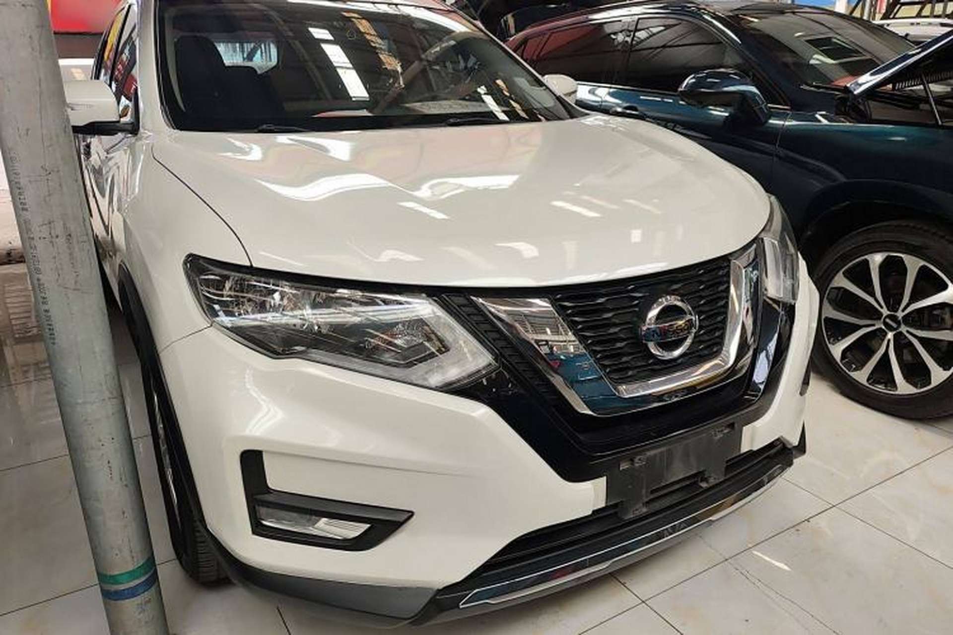 Used Nissan X-Trail 2017 2.0L CVT Comfort Edition 2WD Front Right 45 Deg