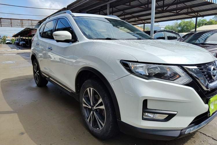 Used Nissan X-Trail 2017 2.5L CVT Luxury Edition 4WD Front Right 45 Deg