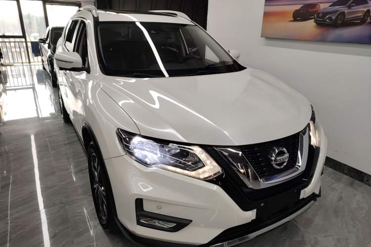 Used Nissan X-Trail 2017 2.5L CVT Luxury Edition 4WD Front Right 45 Deg